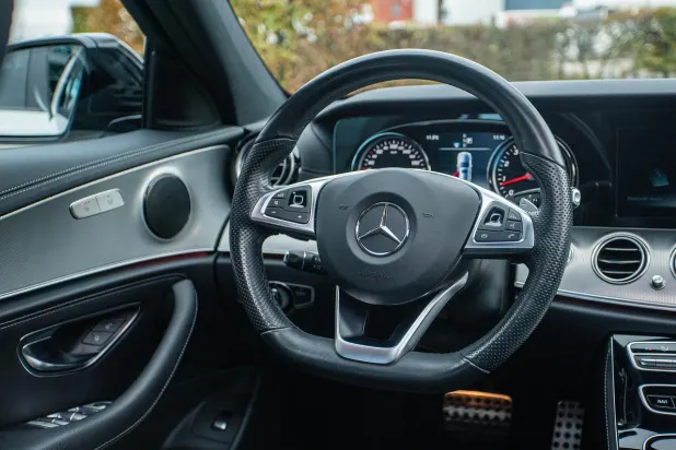 Казино ЮК Онлайн Слотс Android/iOS приложение